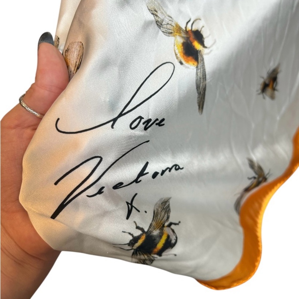 RARE Limited Edition Bumble Bee Love Victoria Beckham Target Collab Scarf 45x45 - Picture 2 of 3